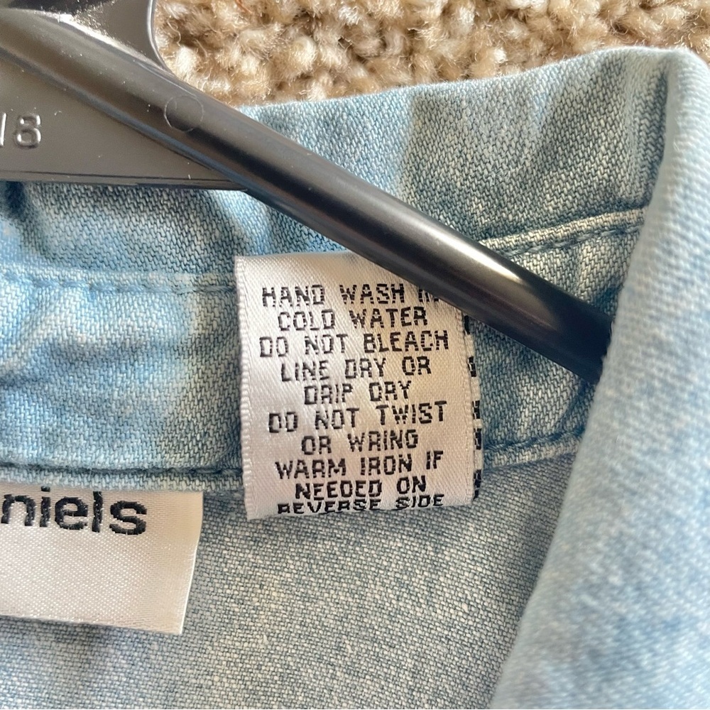 C.D. Daniels Denim Shirt Women’s 1X Blue Zip Up Rhinestone Pockets VTG Cottage - Picture 16 of 16